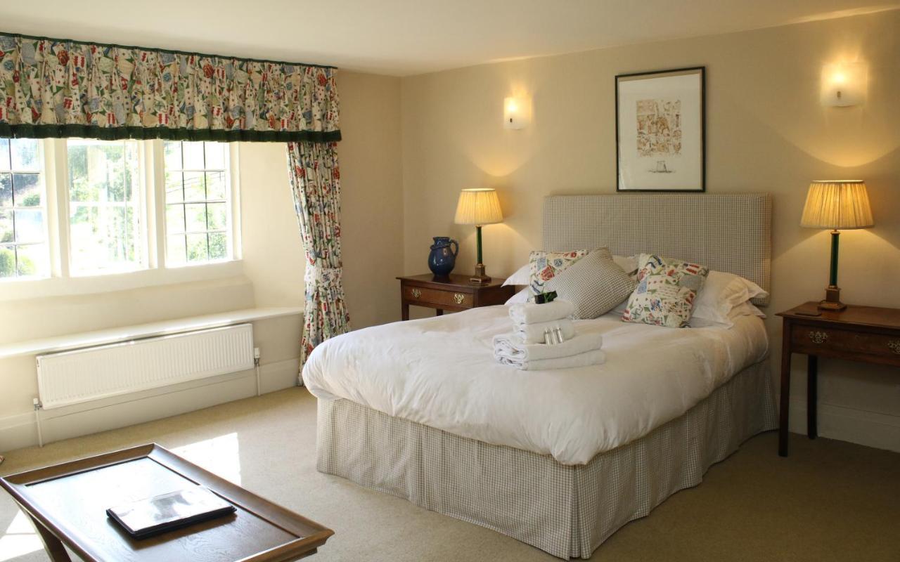 Aylworth Manor Bed & Breakfast Naunton Exterior photo
