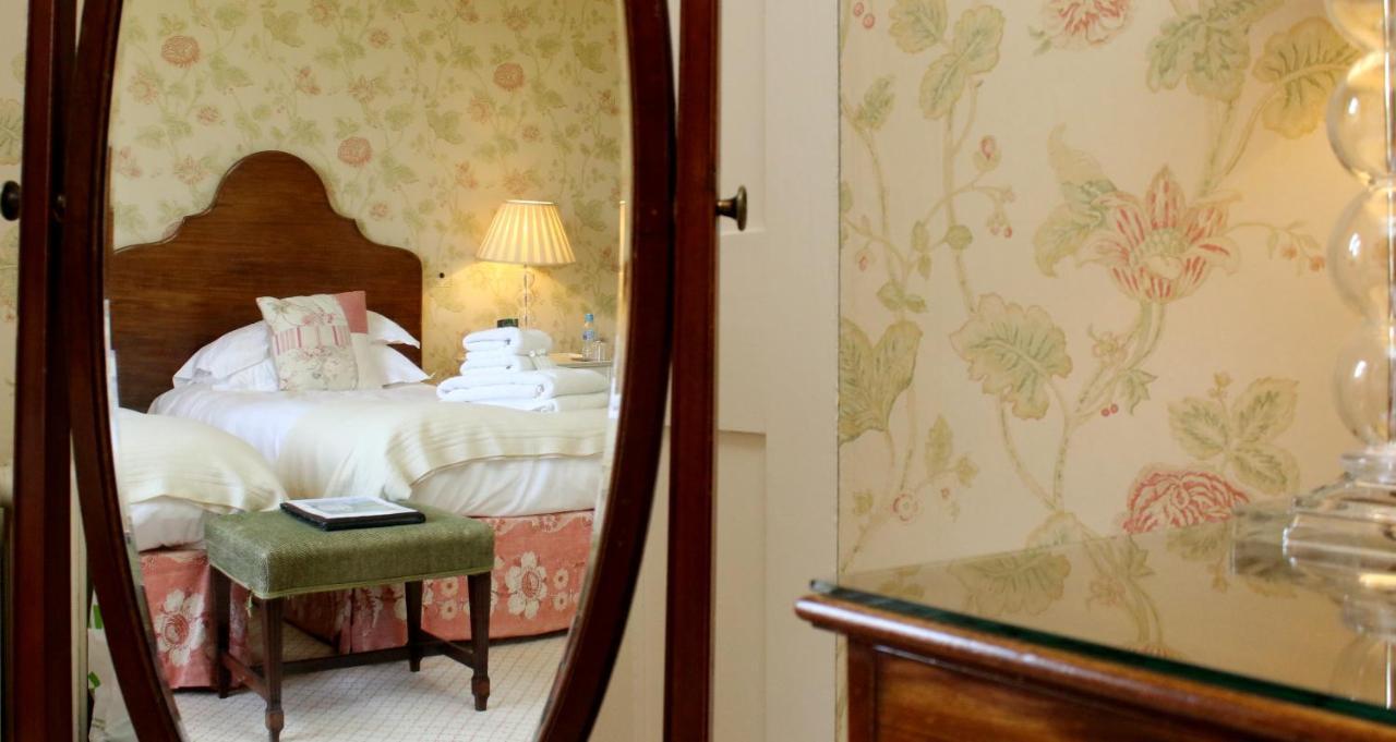 Aylworth Manor Bed & Breakfast Naunton Exterior photo