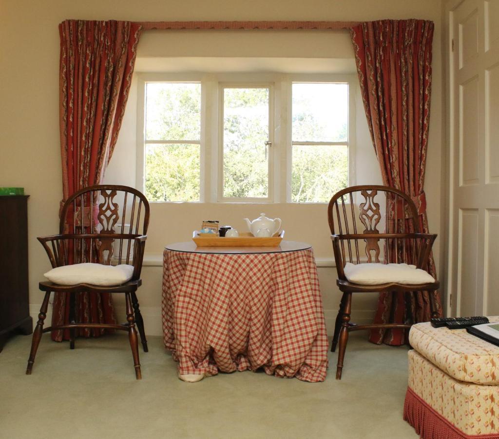 Aylworth Manor Bed & Breakfast Naunton Exterior photo