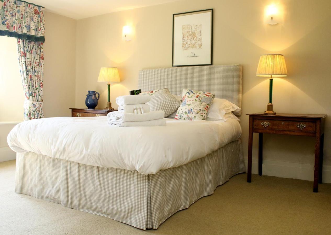 Aylworth Manor Bed & Breakfast Naunton Exterior photo