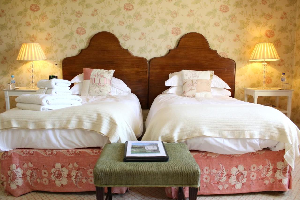 Aylworth Manor Bed & Breakfast Naunton Exterior photo
