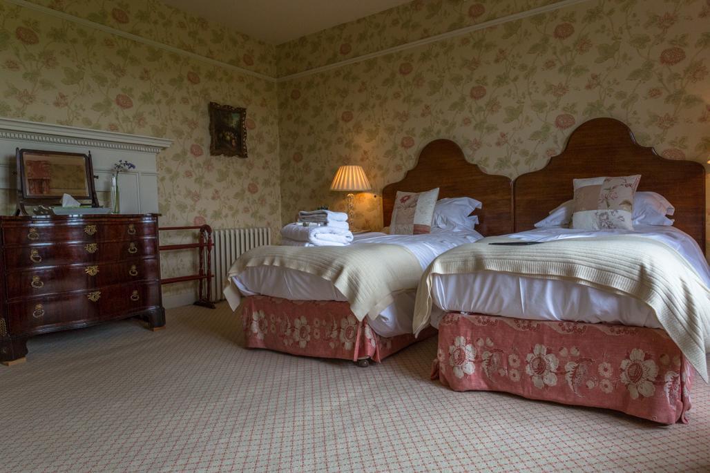 Aylworth Manor Bed & Breakfast Naunton Exterior photo