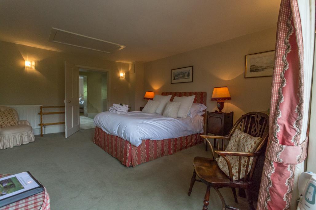 Aylworth Manor Bed & Breakfast Naunton Exterior photo